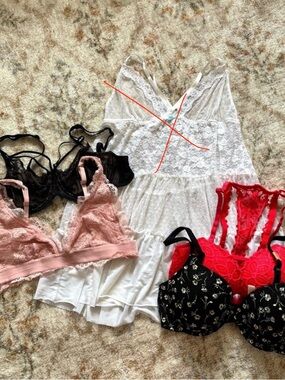 4 Victoria’s Secret Bra Lingerie Lot Bundle